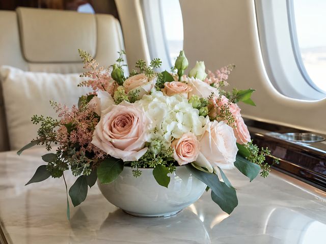 Low blush and white centerpiece in a stable bowl